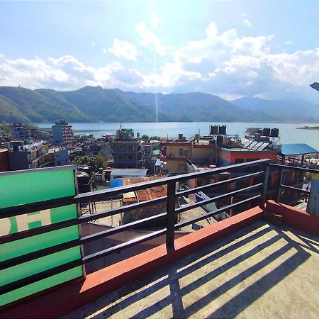Hotel Santana Pokhara Kamer foto