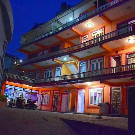 Hotel Santana Pokhara Buitenkant foto