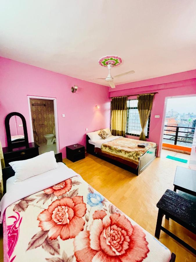Hotel Santana Pokhara Buitenkant foto
