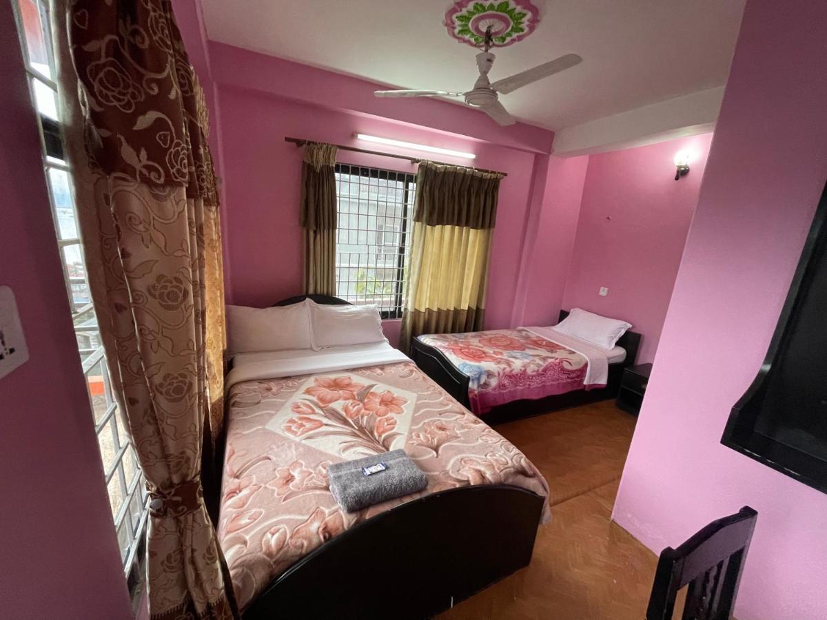 Hotel Santana Pokhara Buitenkant foto