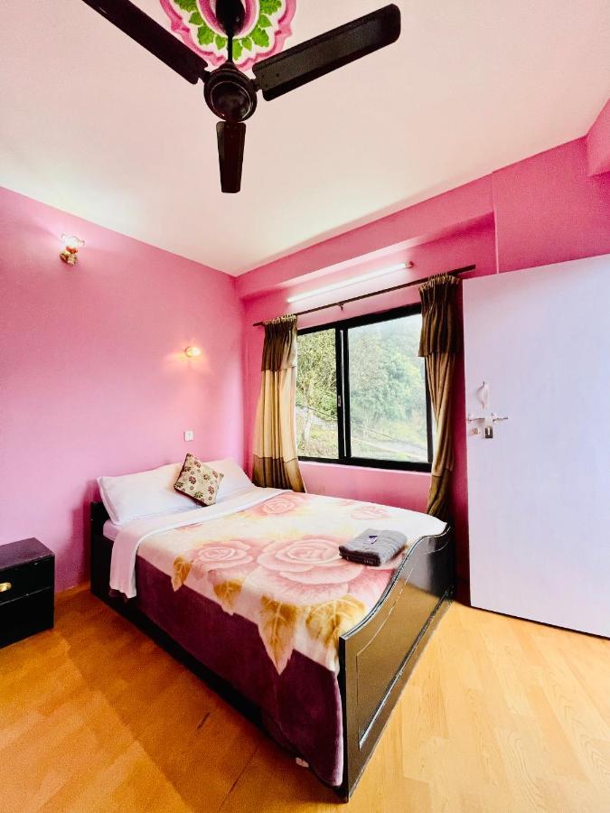 Hotel Santana Pokhara Buitenkant foto