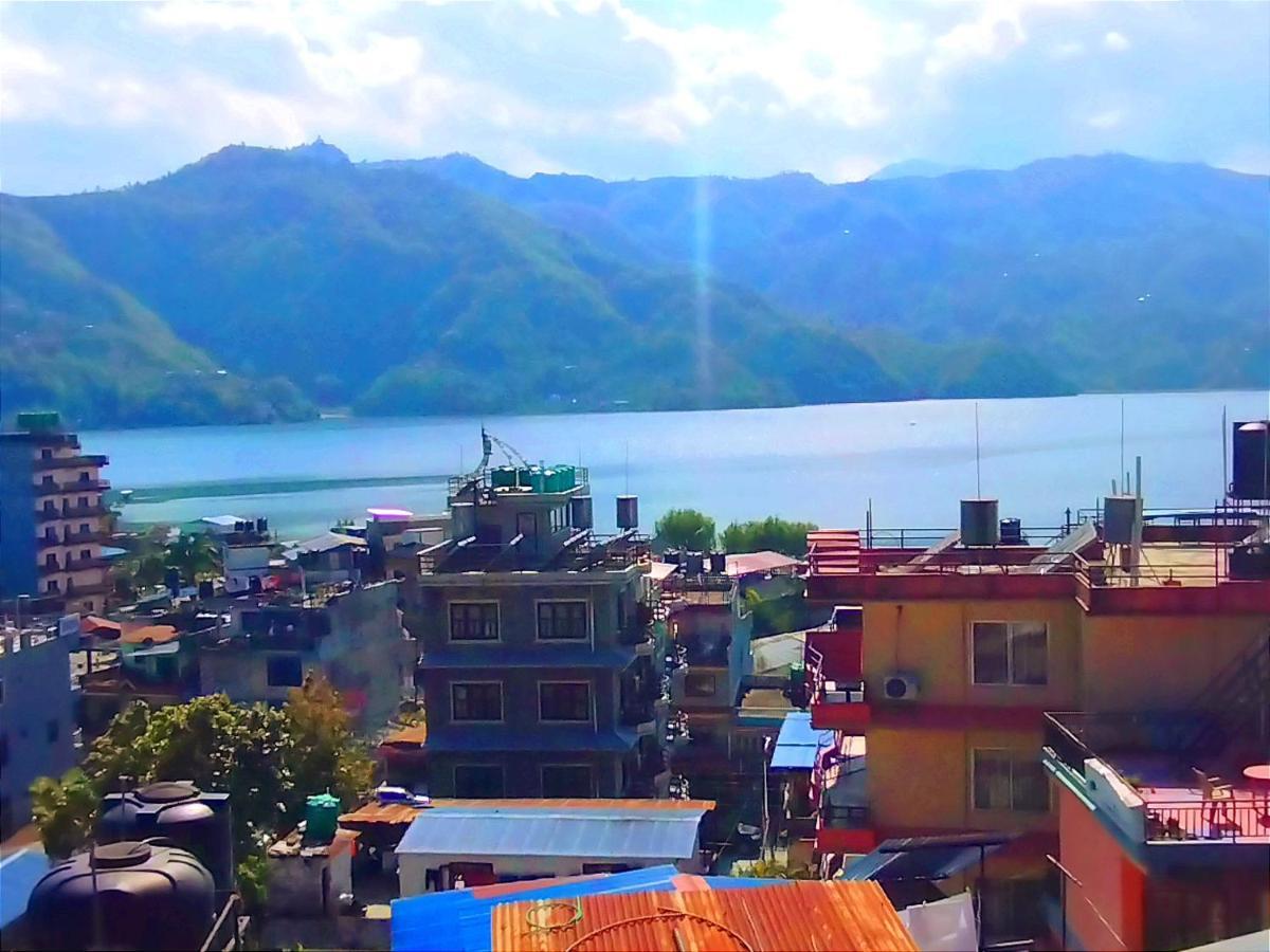 Hotel Santana Pokhara Buitenkant foto