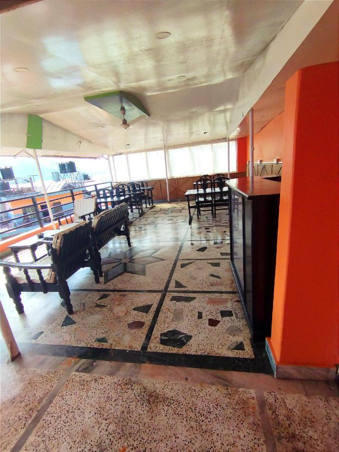 Hotel Santana Pokhara Buitenkant foto
