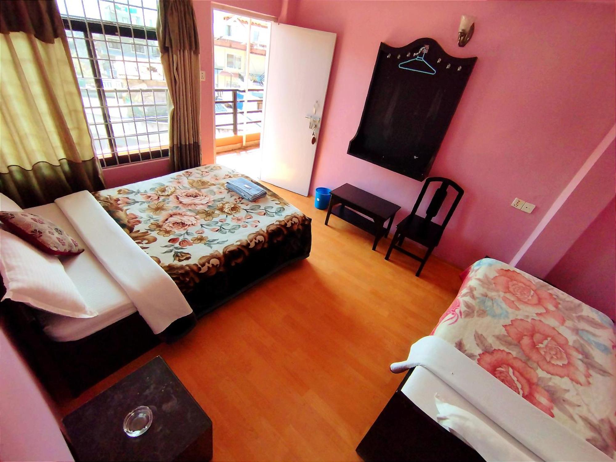 Hotel Santana Pokhara Kamer foto