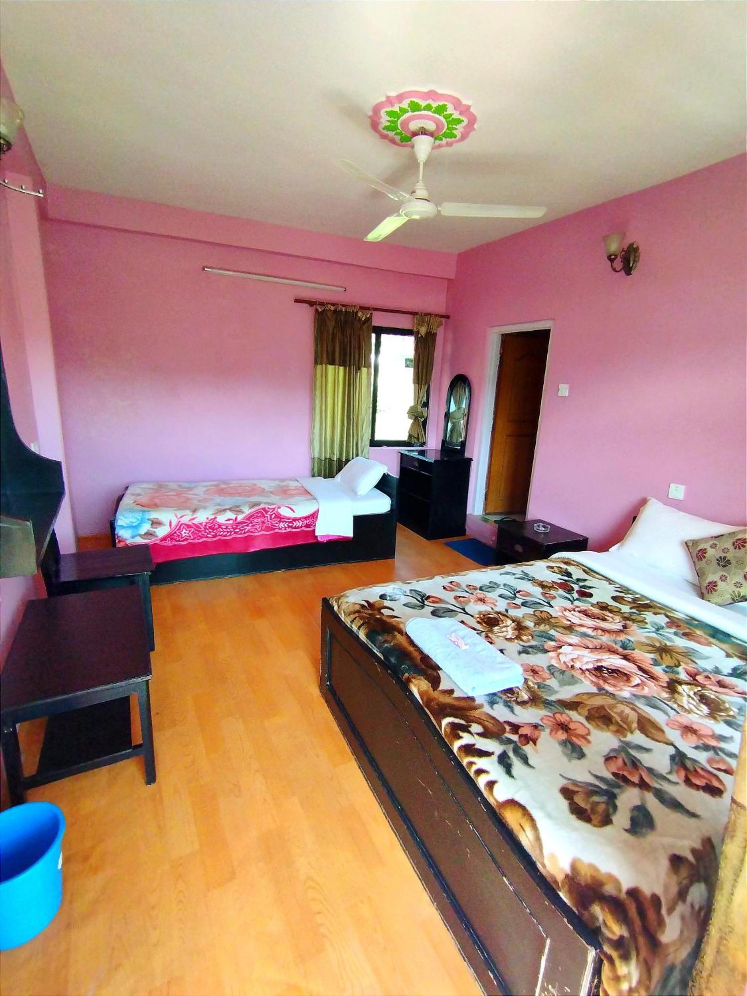 Hotel Santana Pokhara Kamer foto