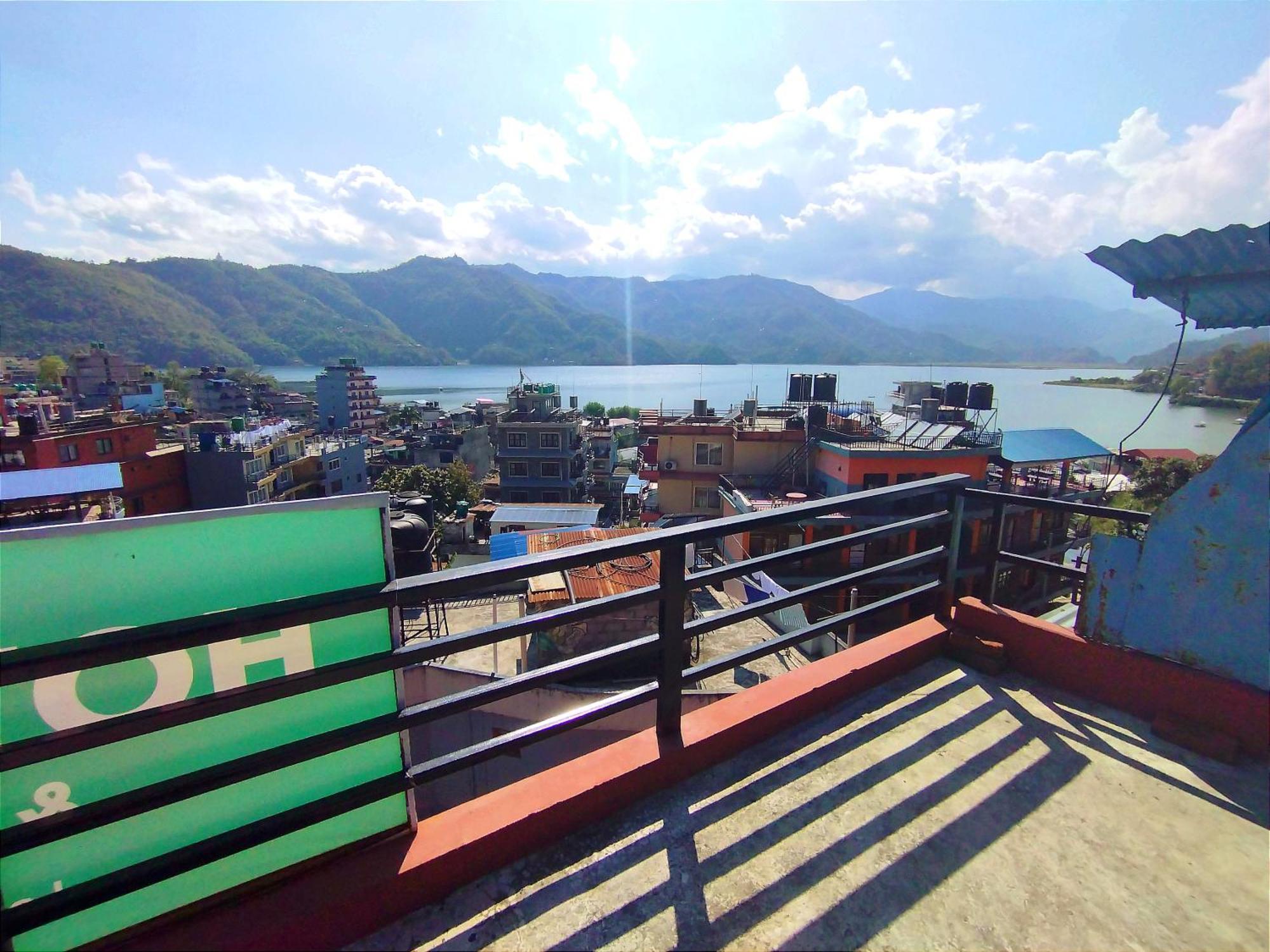 Hotel Santana Pokhara Kamer foto
