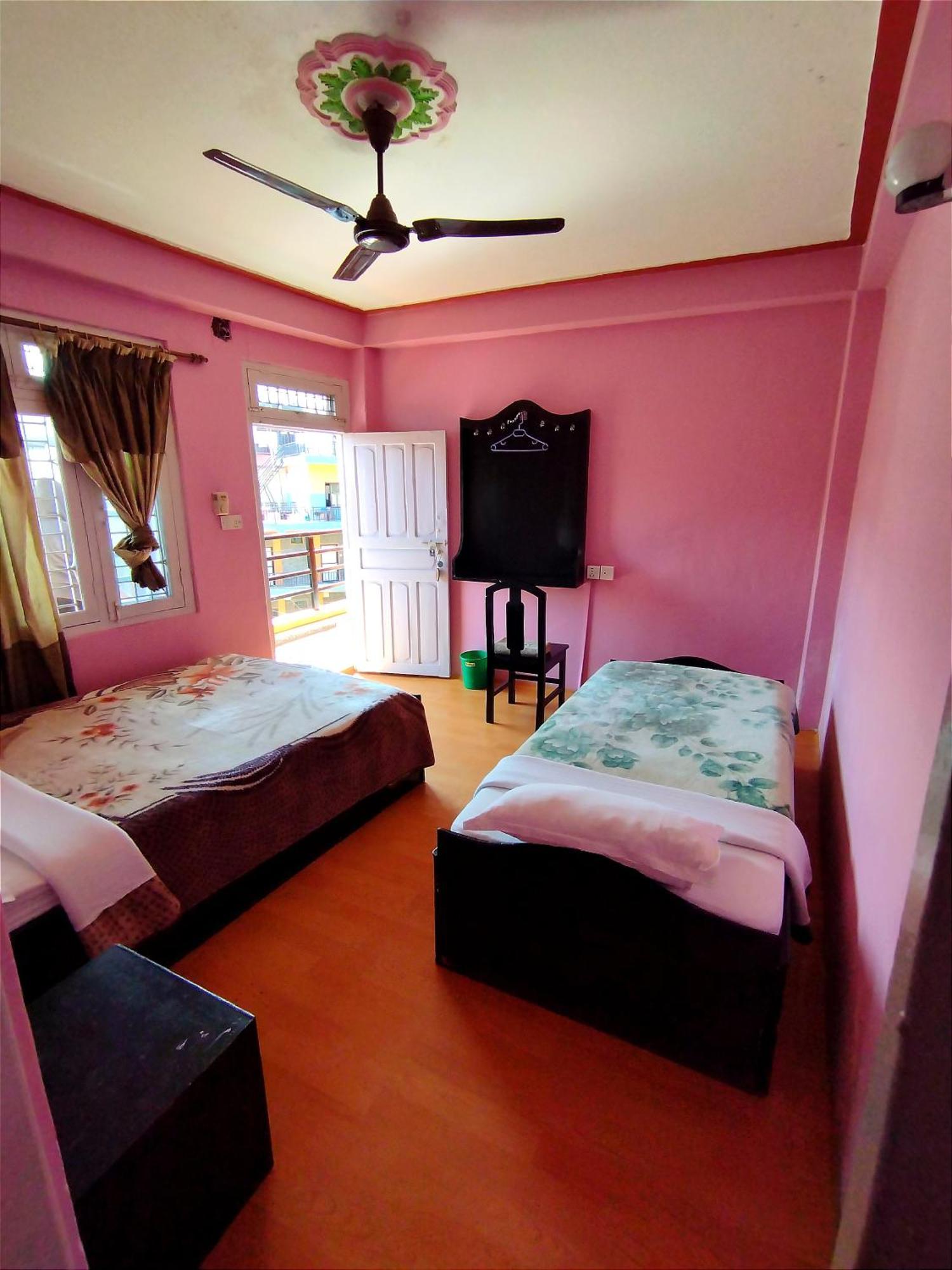 Hotel Santana Pokhara Kamer foto