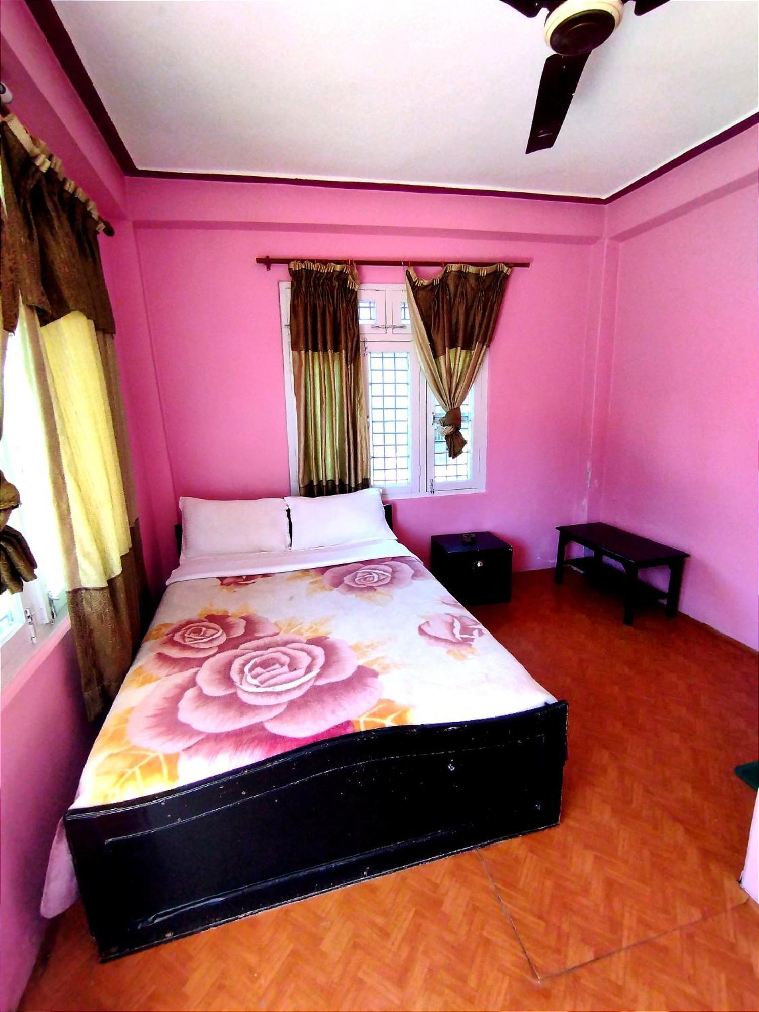 Hotel Santana Pokhara Kamer foto