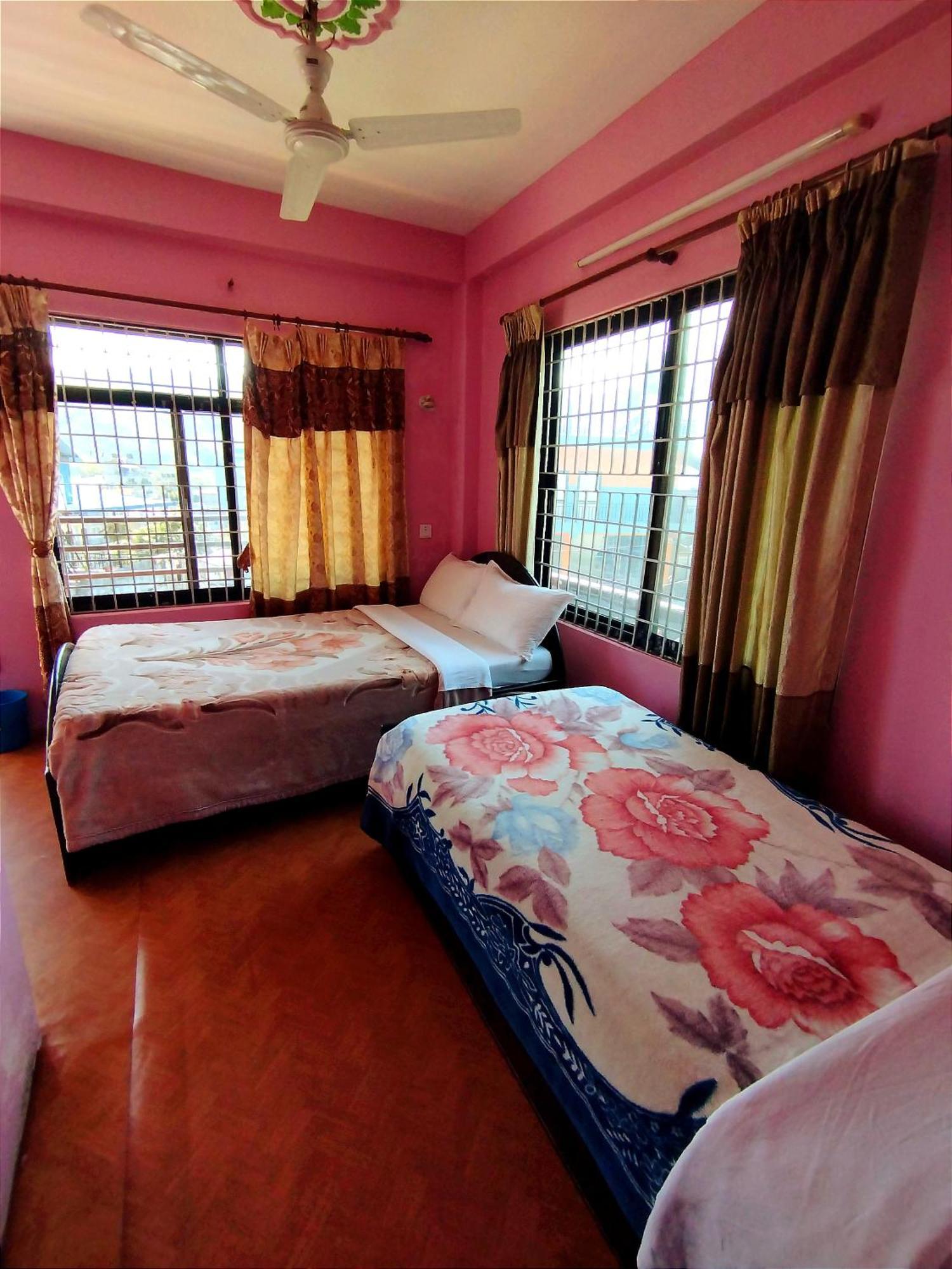 Hotel Santana Pokhara Kamer foto