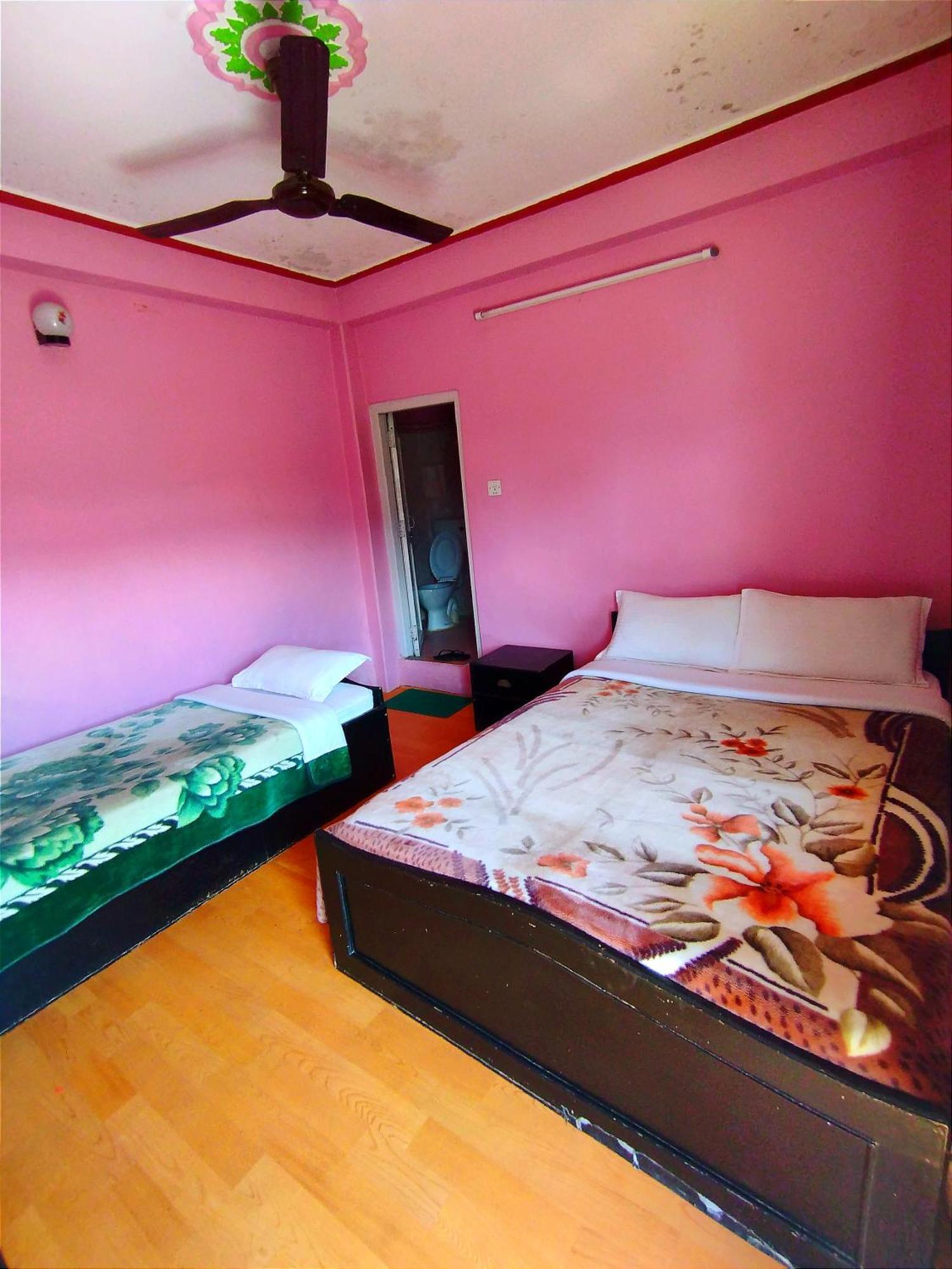 Hotel Santana Pokhara Kamer foto