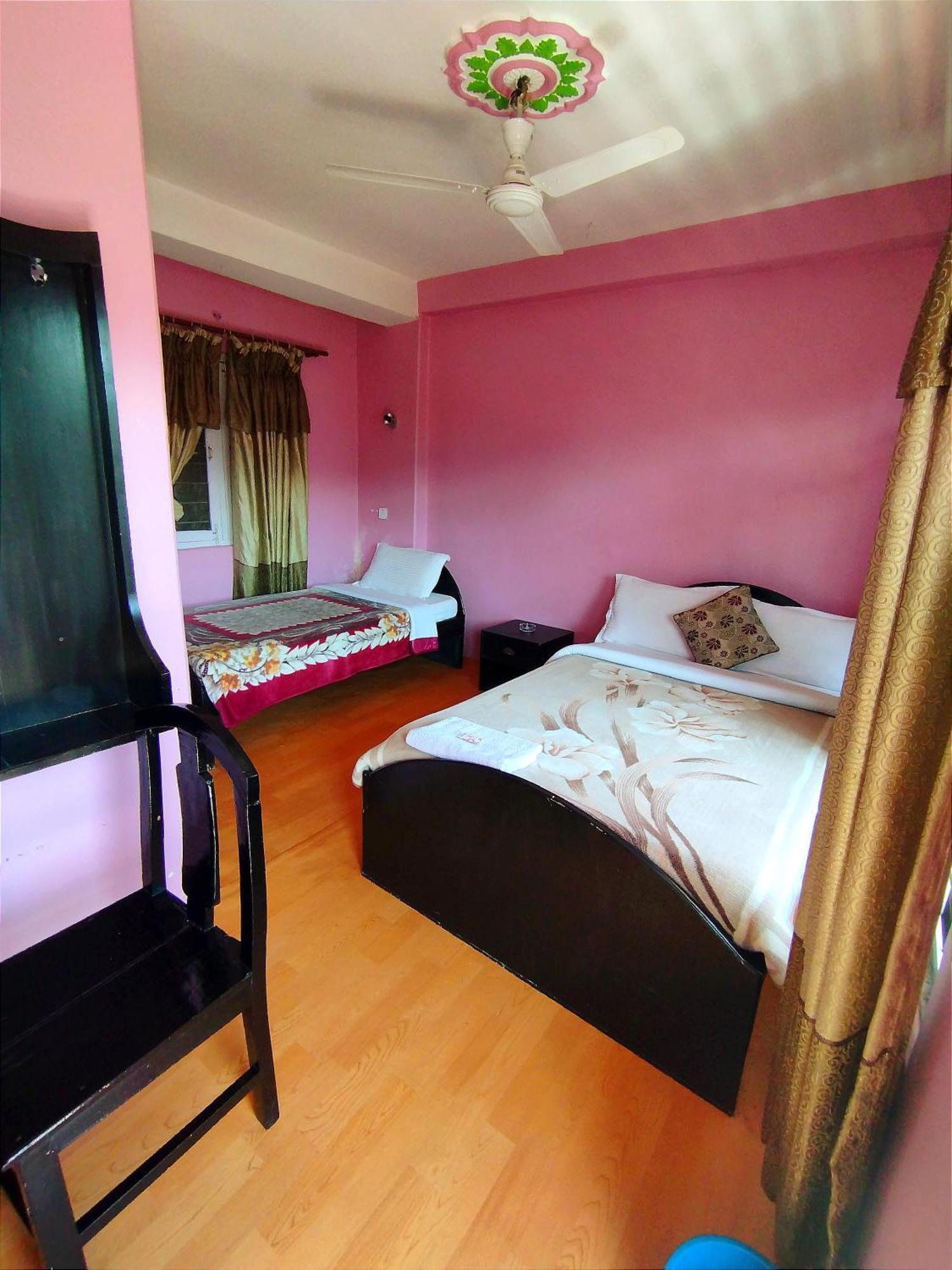 Hotel Santana Pokhara Kamer foto