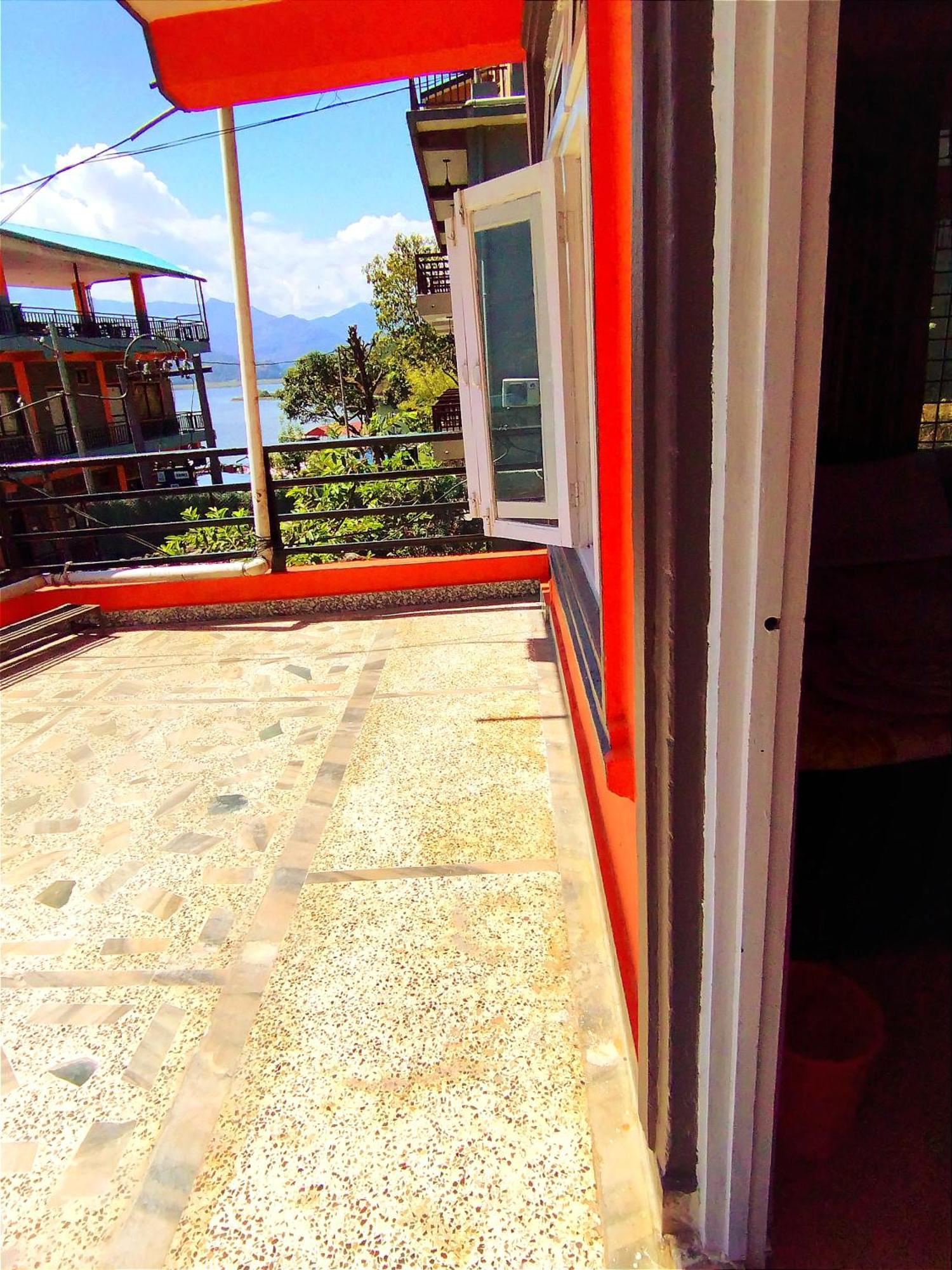 Hotel Santana Pokhara Kamer foto