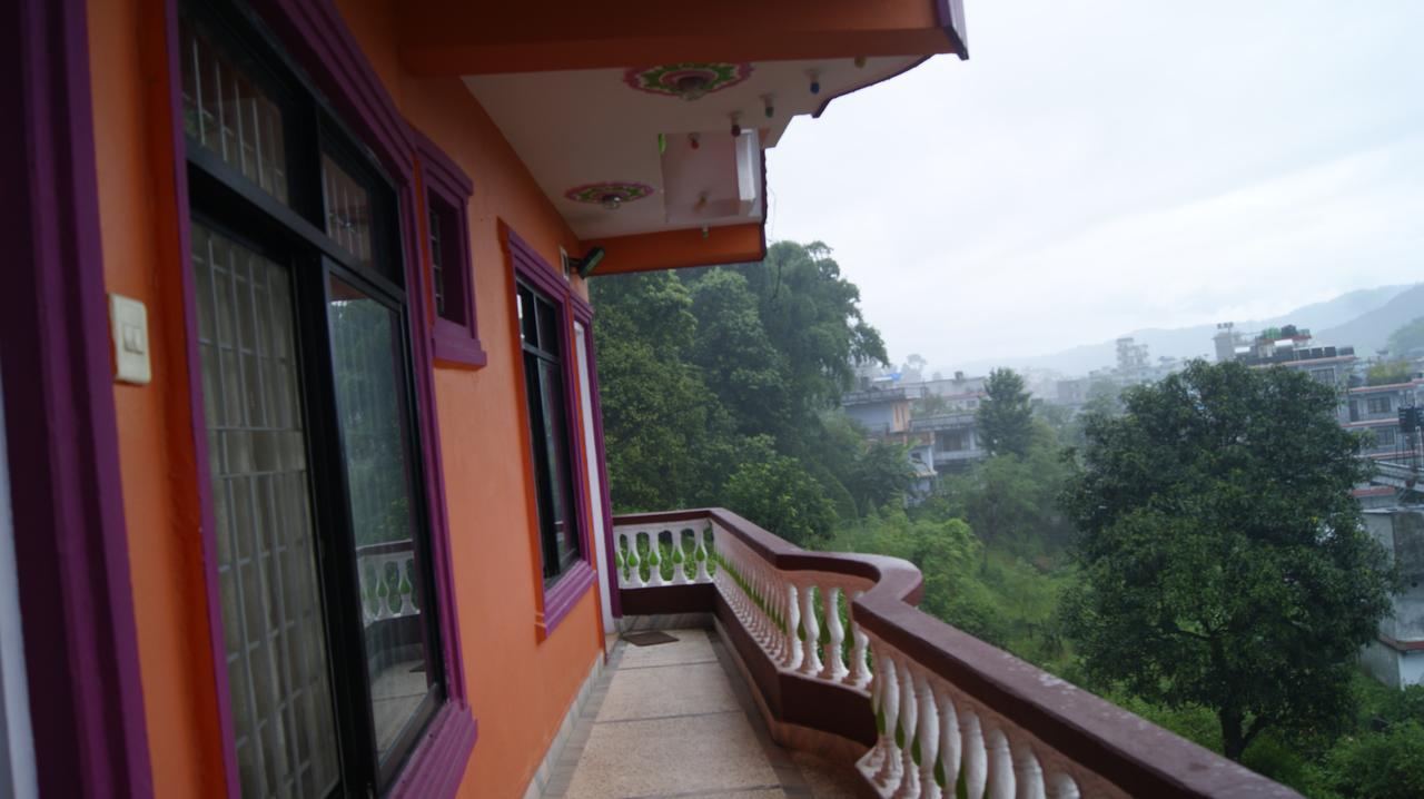 Hotel Santana Pokhara Buitenkant foto