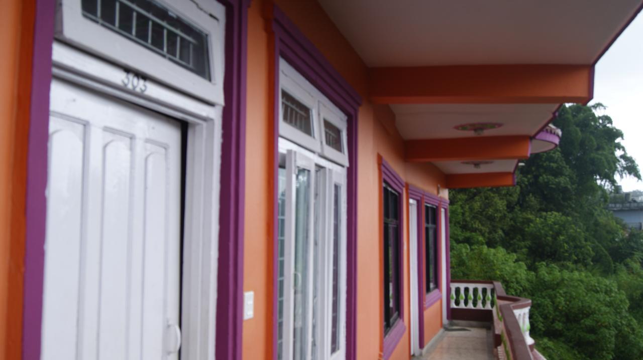 Hotel Santana Pokhara Buitenkant foto