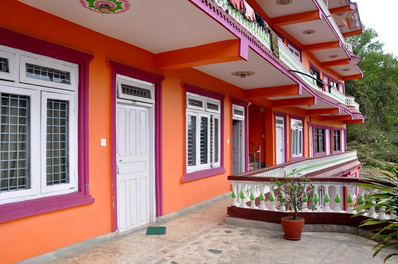 Hotel Santana Pokhara Buitenkant foto
