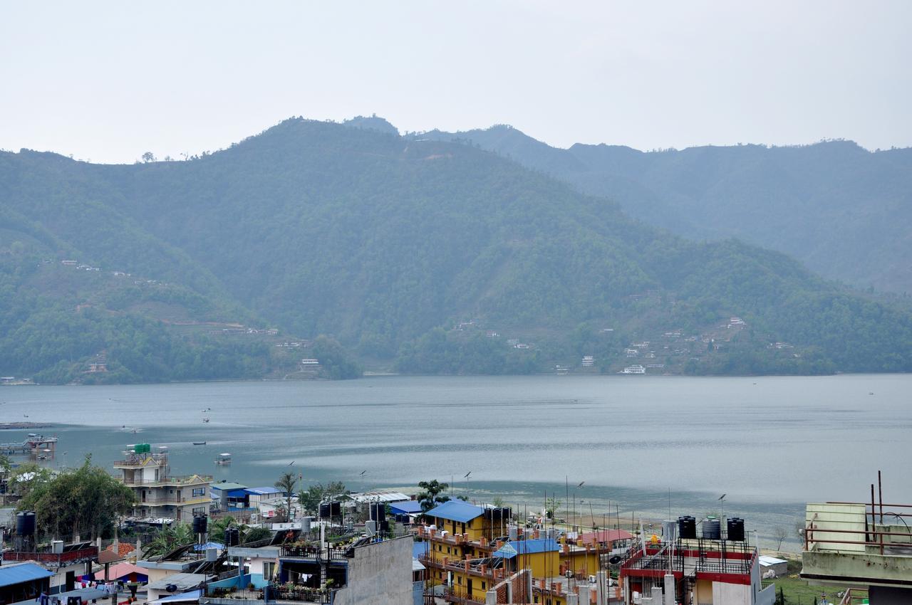 Hotel Santana Pokhara Buitenkant foto