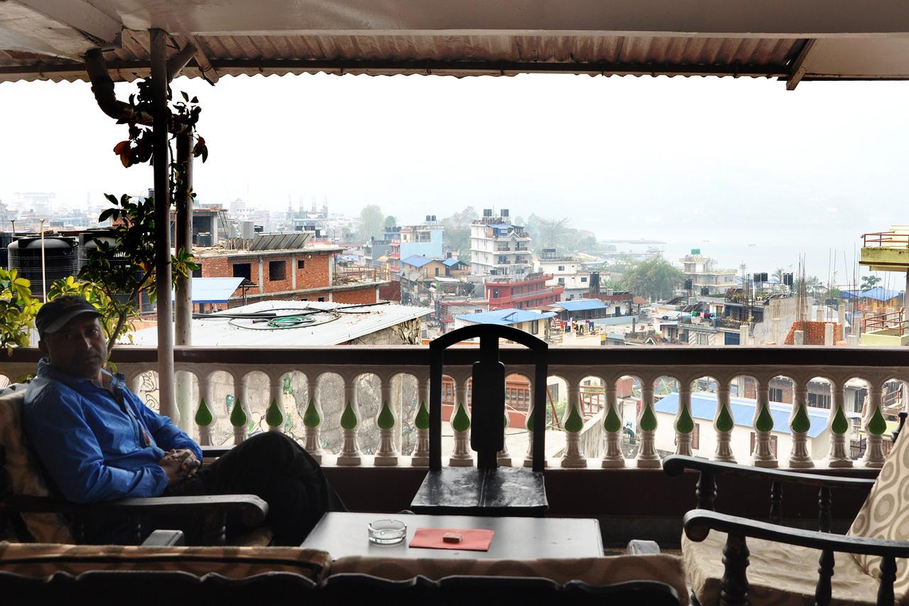 Hotel Santana Pokhara Buitenkant foto