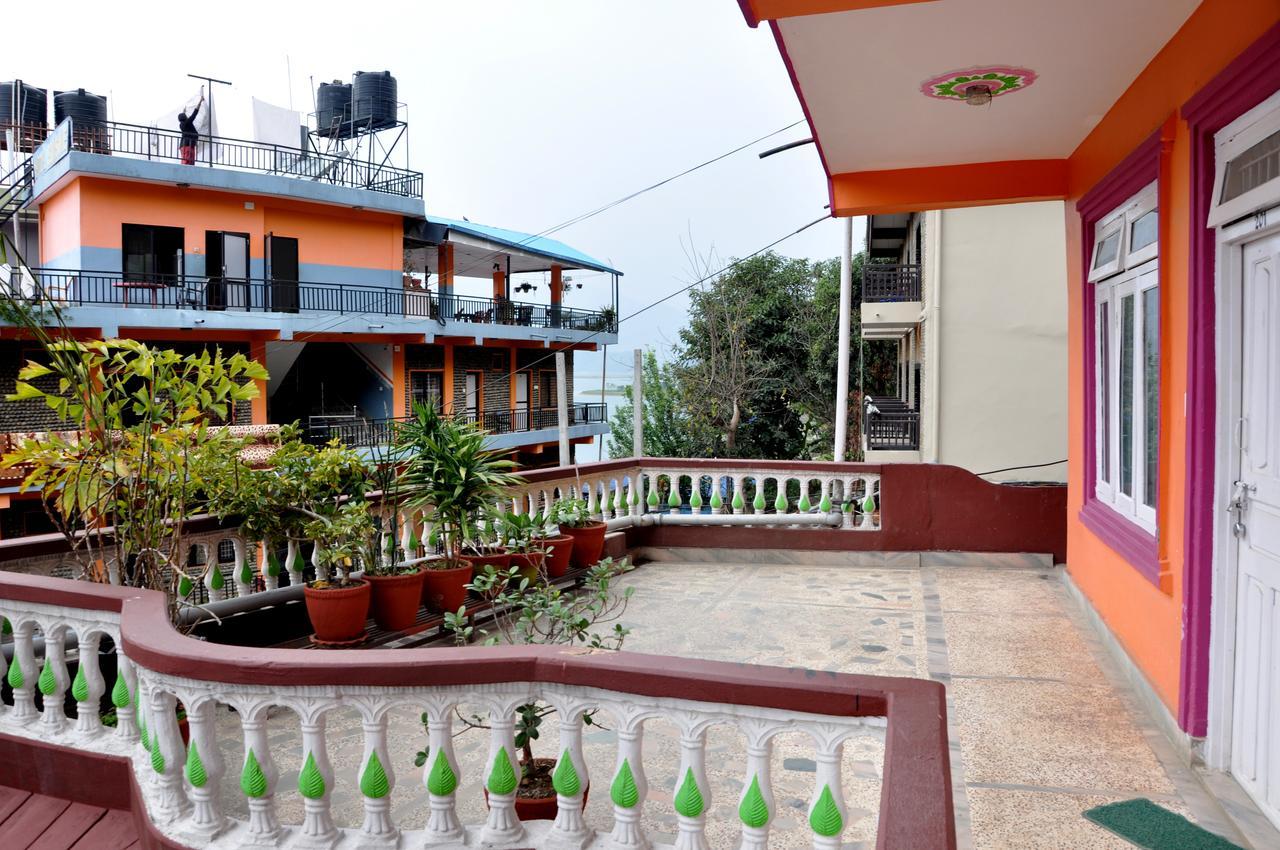 Hotel Santana Pokhara Buitenkant foto