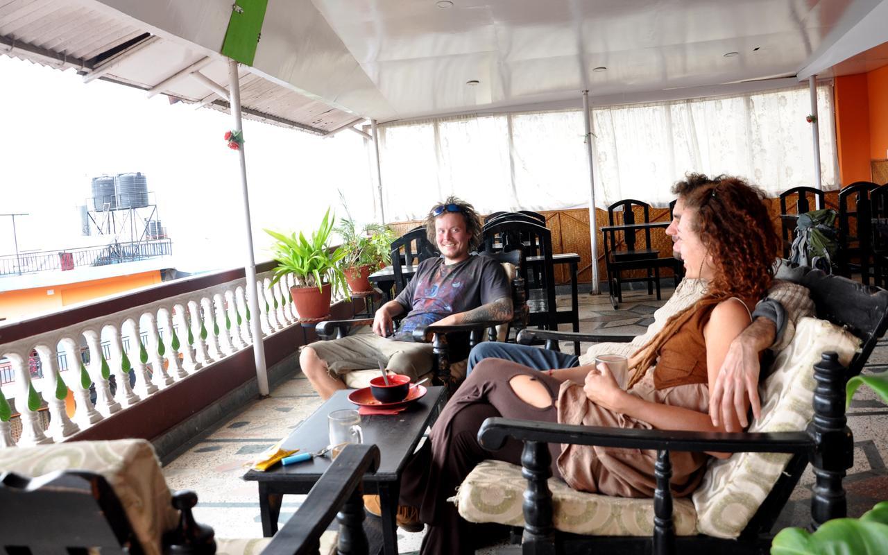 Hotel Santana Pokhara Buitenkant foto