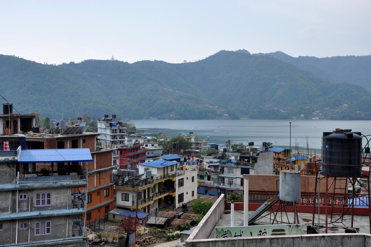 Hotel Santana Pokhara Buitenkant foto