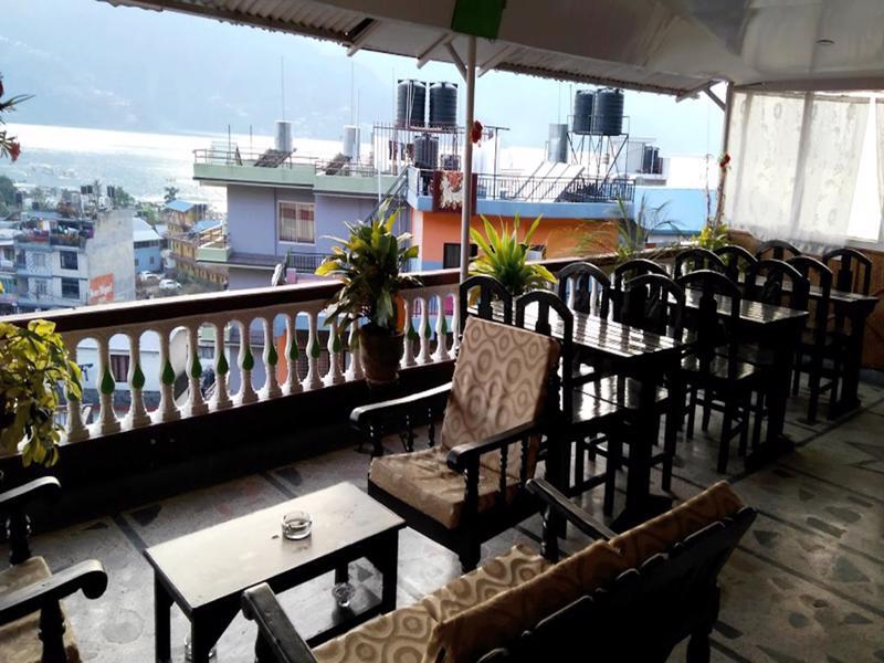 Hotel Santana Pokhara Buitenkant foto