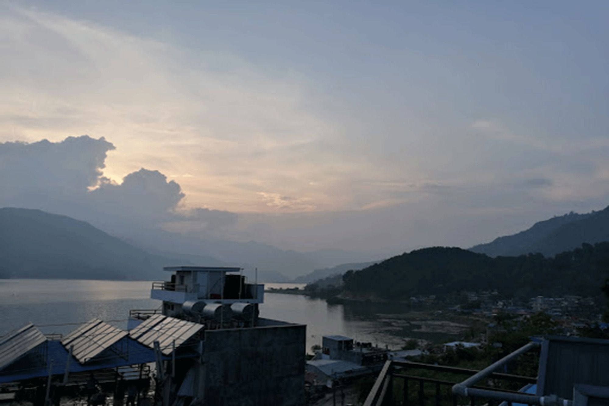 Hotel Santana Pokhara Buitenkant foto