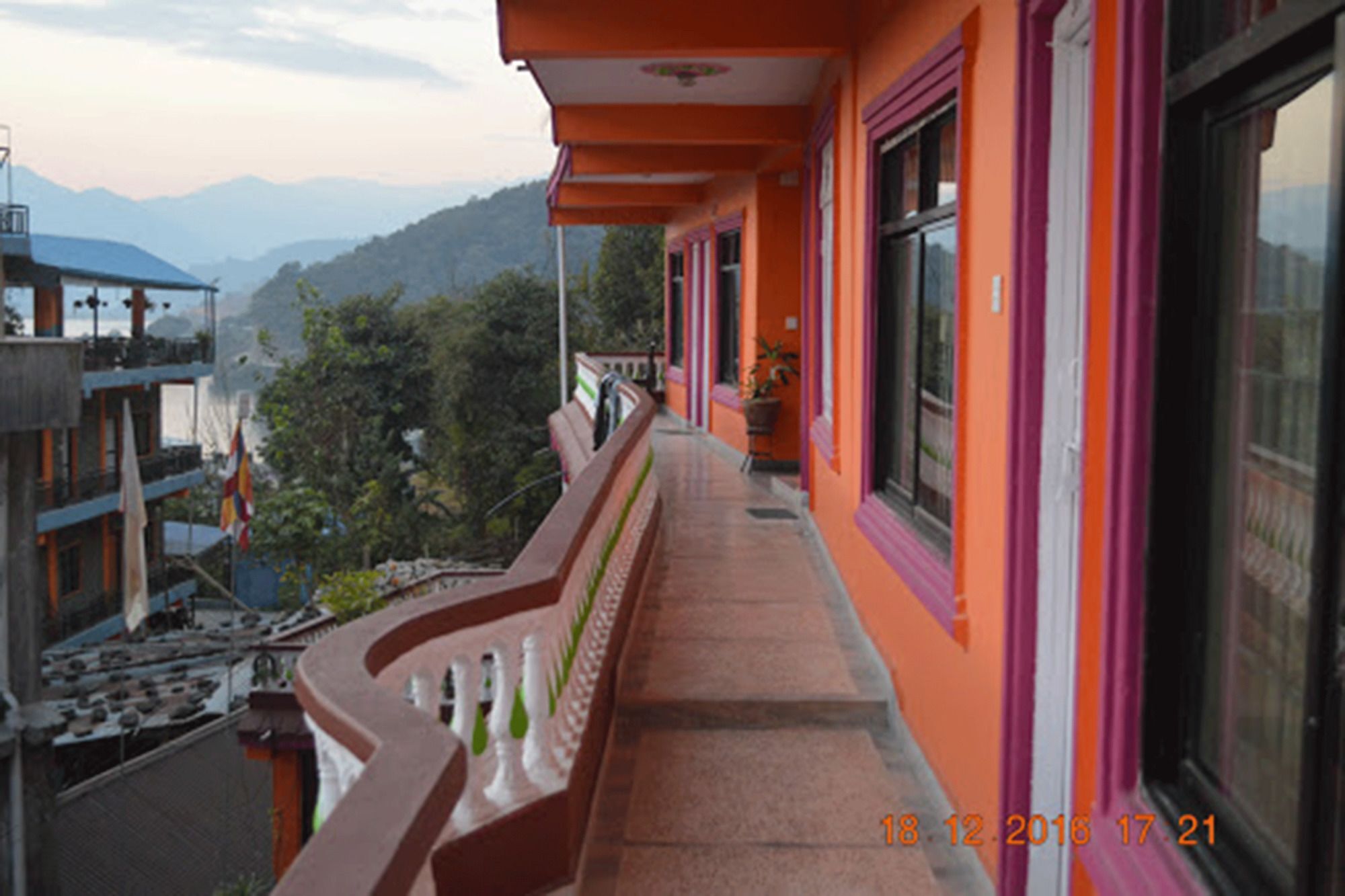 Hotel Santana Pokhara Buitenkant foto