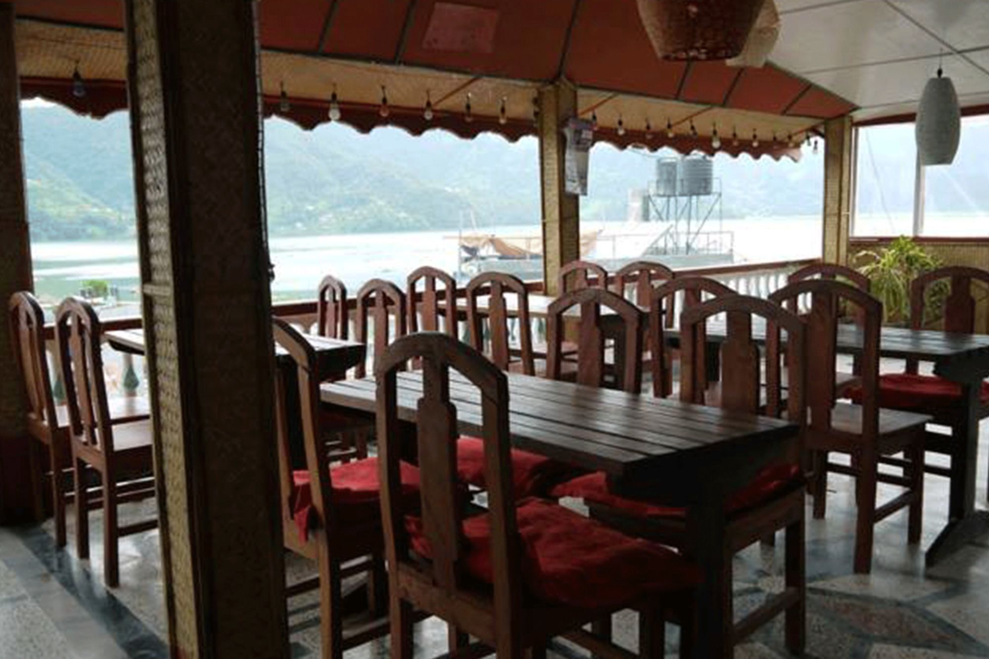 Hotel Santana Pokhara Buitenkant foto