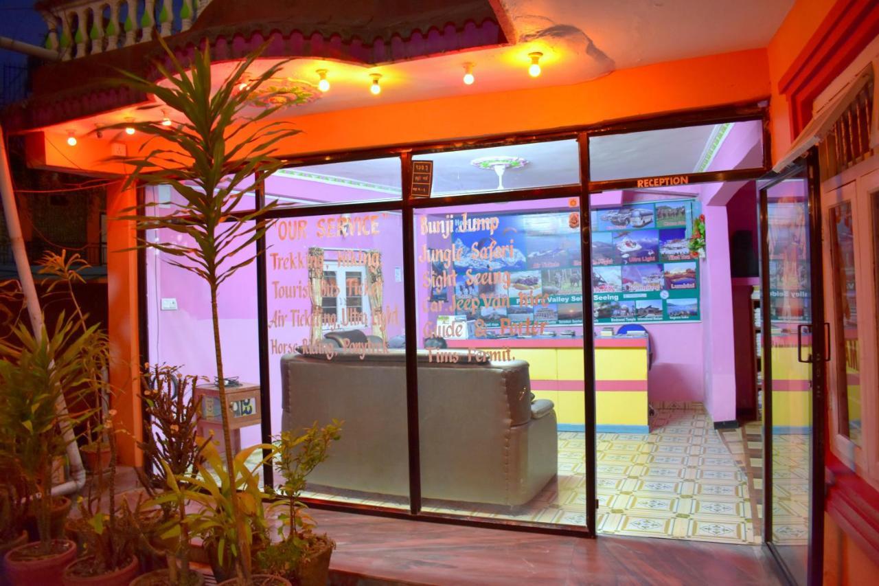 Hotel Santana Pokhara Buitenkant foto