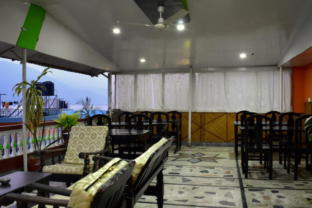 Hotel Santana Pokhara Buitenkant foto