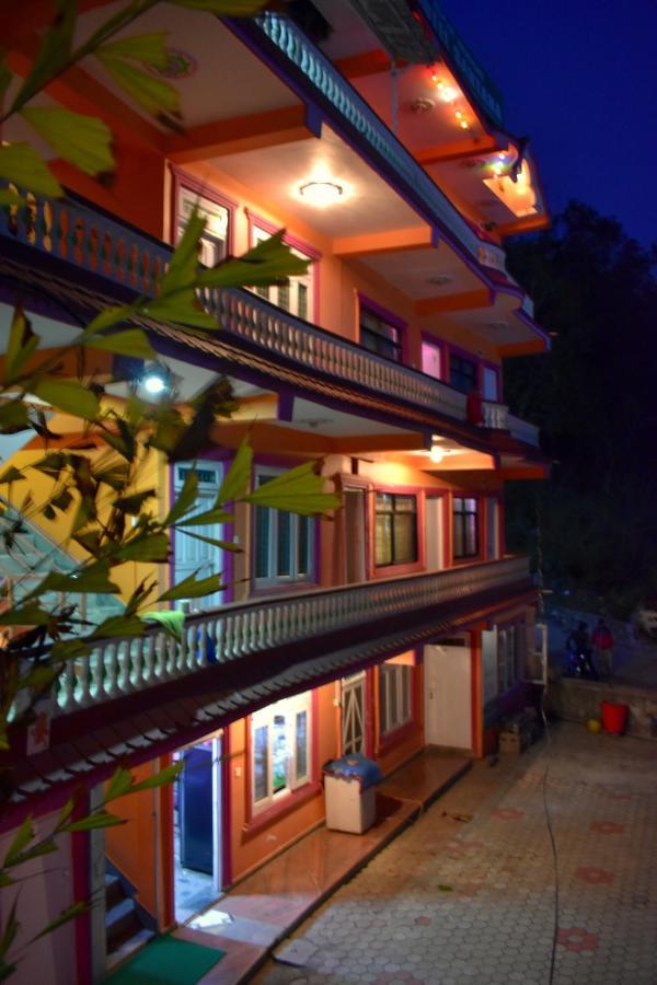 Hotel Santana Pokhara Buitenkant foto