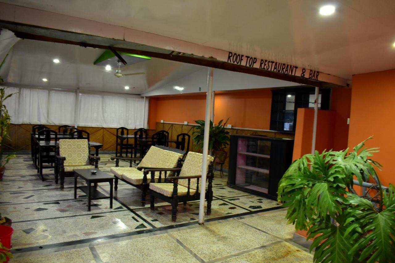 Hotel Santana Pokhara Buitenkant foto